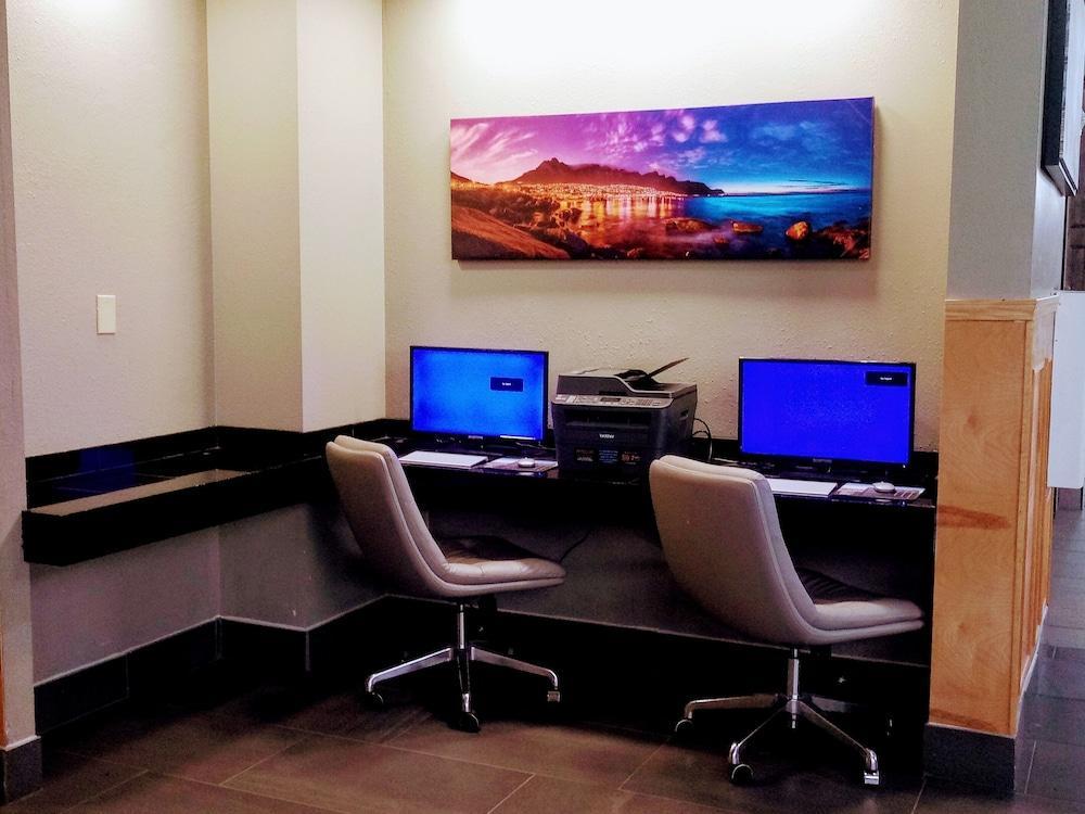 Wyndham Garden Conference Center - Urbana Hotel
