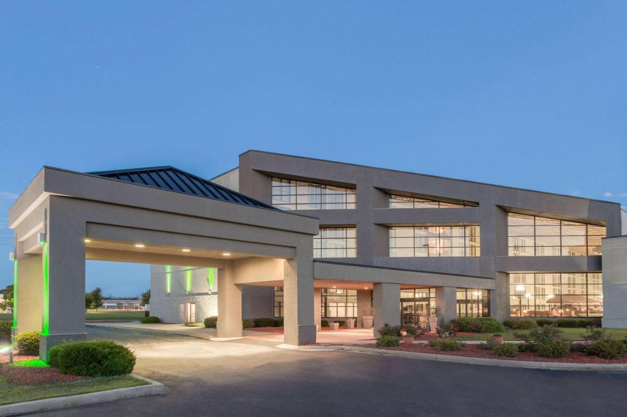 Wyndham Garden Conference Center - Urbana Hotel